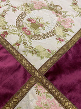 Carica l'immagine nel visualizzatore di Gallery, COPRITAVOLO ROMANCE