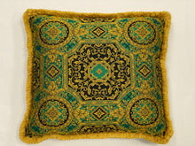 Carica l'immagine nel visualizzatore di Gallery, CUSCINO MEDUSA 48X48 cm.