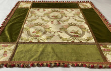 Carica l'immagine nel visualizzatore di Gallery, COPRITAVOLO ROMANCE