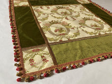 Carica l'immagine nel visualizzatore di Gallery, COPRITAVOLO ROMANCE