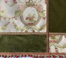 Carica l'immagine nel visualizzatore di Gallery, COPRITAVOLO ROMANCE