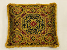 Carica l'immagine nel visualizzatore di Gallery, CUSCINO MEDUSA 62X56 cm.