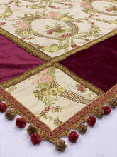 Carica l&#39;immagine nel visualizzatore di Gallery, COPRITAVOLO ROMANCE
