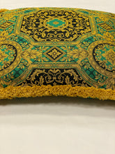 Carica l&#39;immagine nel visualizzatore di Gallery, CUSCINO MEDUSA 48X48 cm.
