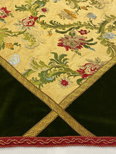 Carica l&#39;immagine nel visualizzatore di Gallery, COPRITAVOLO BORBONE
