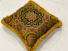Carica l&#39;immagine nel visualizzatore di Gallery, CUSCINO MEDUSA 48X48 cm.
