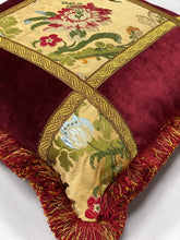 Carica l&#39;immagine nel visualizzatore di Gallery, CUSCINO BORBONE PATCHWORK
